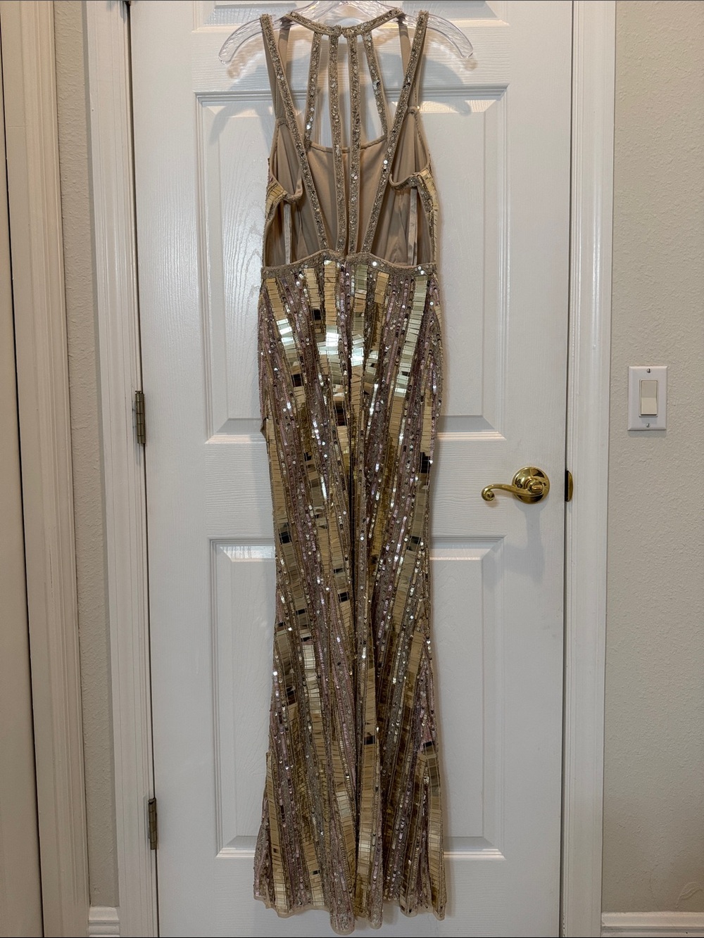 Mac Duggal 93981 Gold and Silver Halter Neck Embellished Detailed Back Gown Sz 6 - Picture 9 of 15